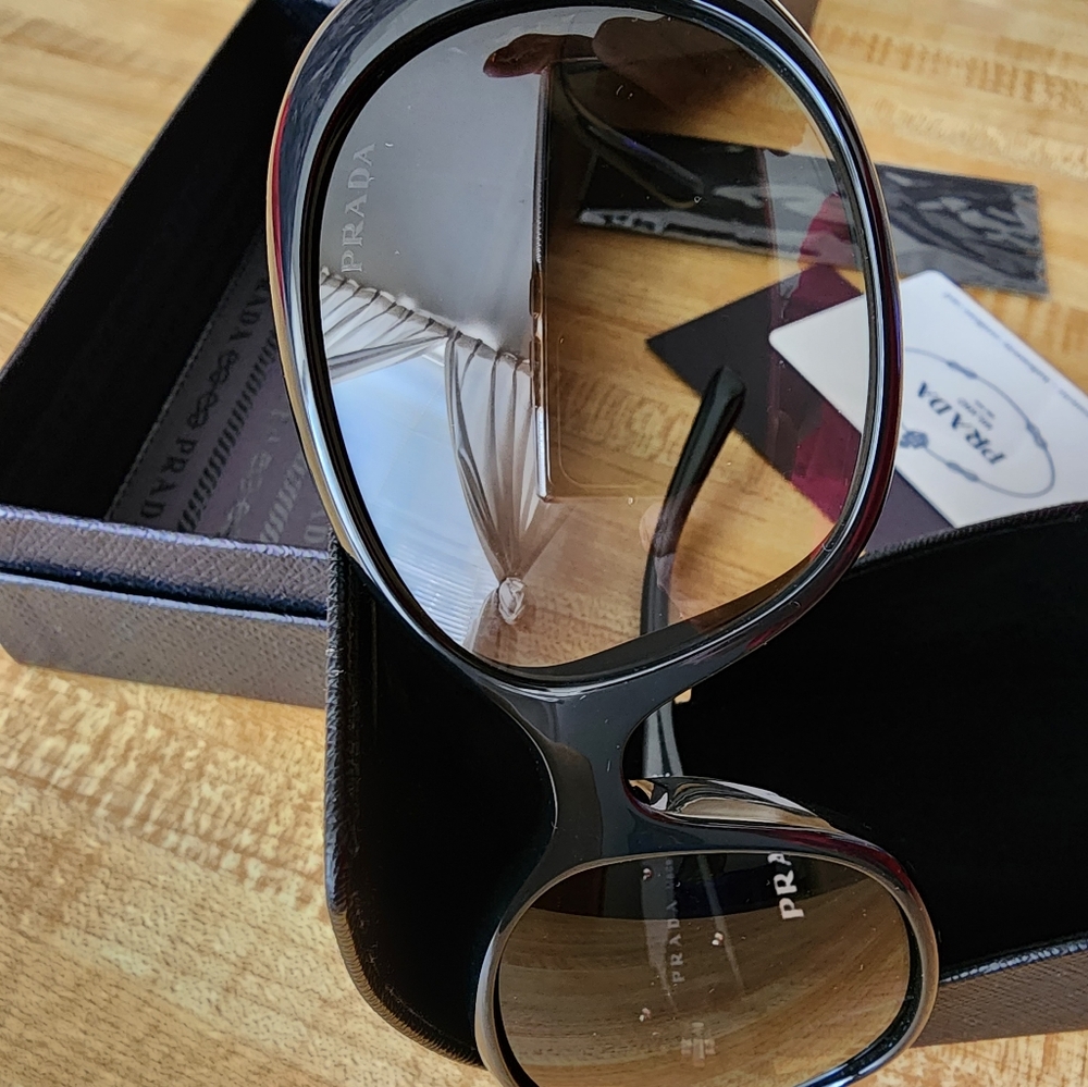 💥💥💥PRADA SUNGLASS💥💥💥 - Picture 8 of 9